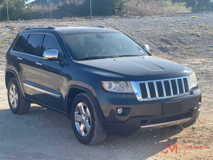 2013-jeep-grand-cherokee-limited-image-1
