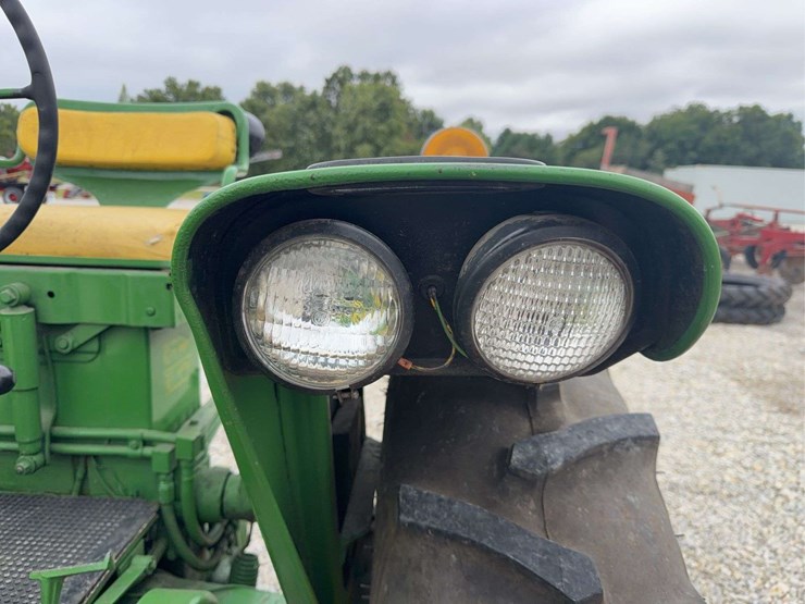 1957-john-deere-520-image-35
