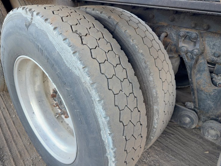 2006-kenworth-w900-image-23