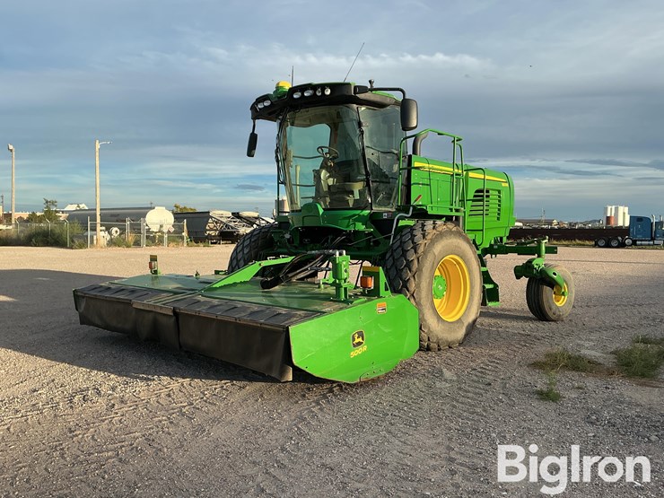 2021-john-deere-w235-image-1