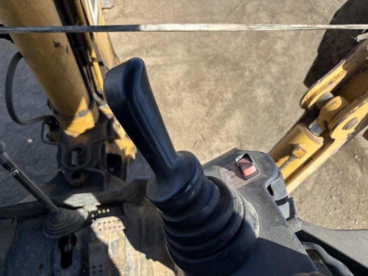 2005-deere-410g-image-35