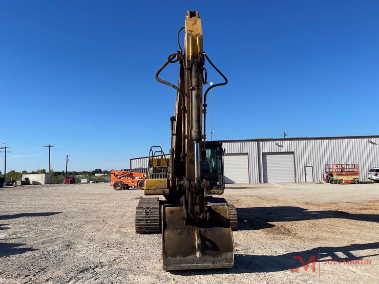 2021-caterpillar-320-image-4