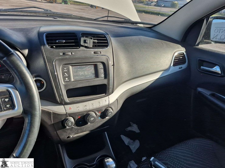 2013-dodge-journey-image-12