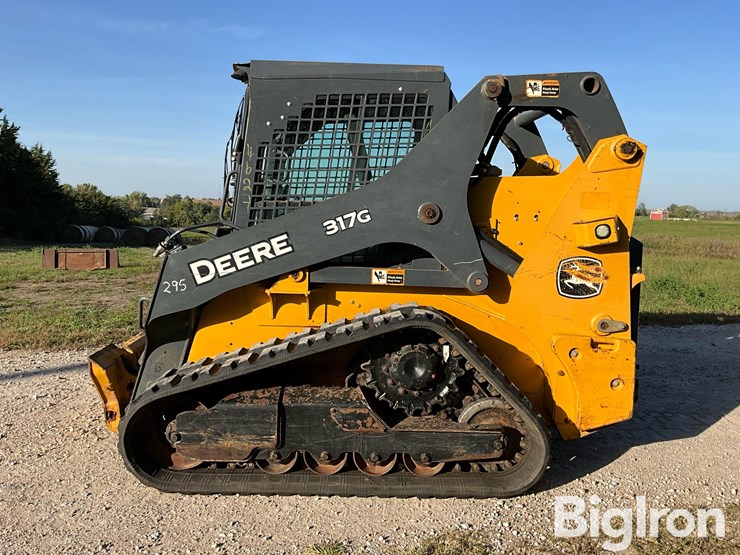 2019-deere-317g-image-8