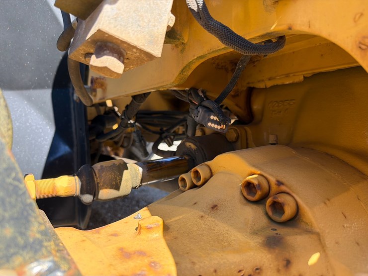 caterpillar-th360b-image-43