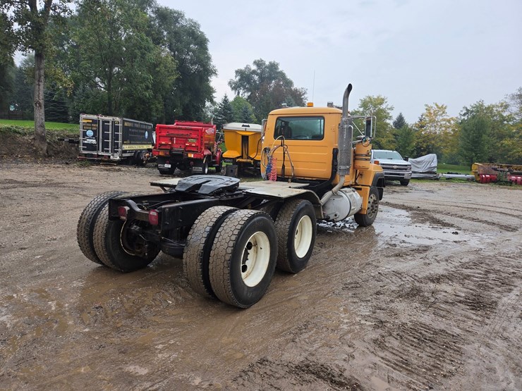 1994-mack-rd688s-image-5