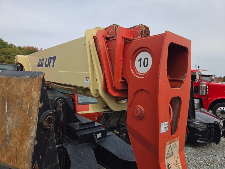 2010-jlg-g10-55a-image-13