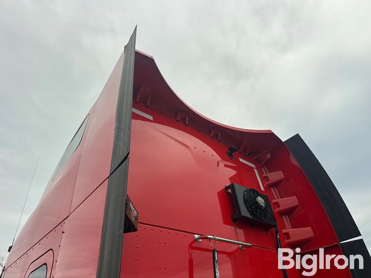 2021-peterbilt-579-image-19