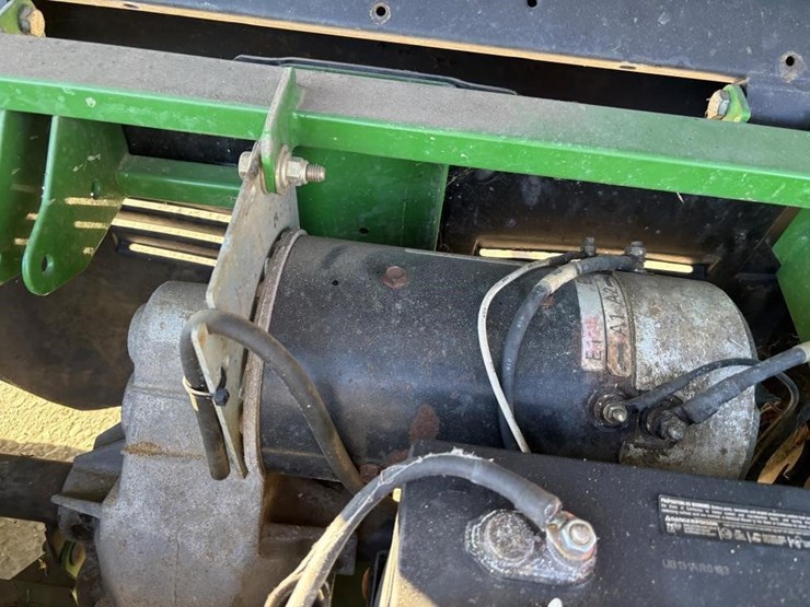 2012-john-deere-gator-image-18