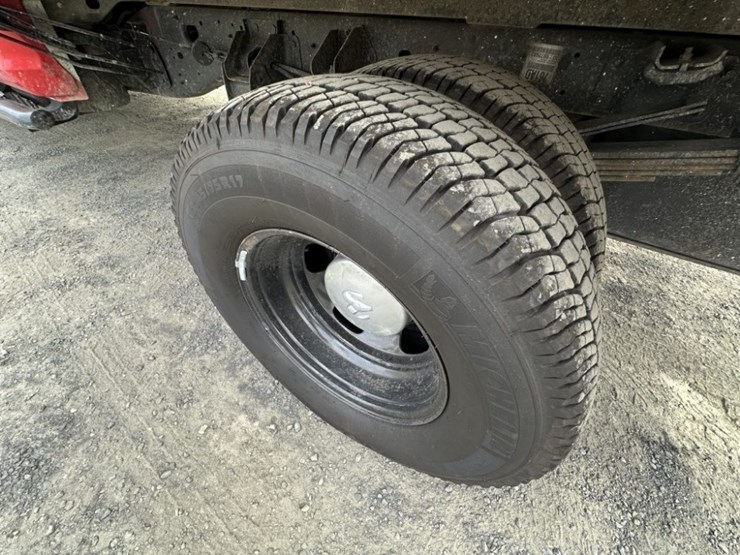 2014-dodge-3500-image-13