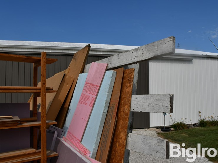 hayrack-w/-contents-image-18