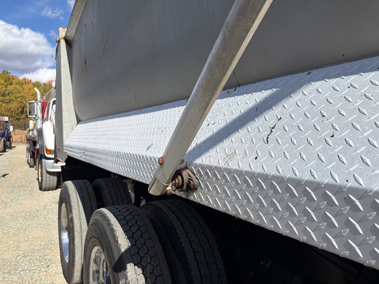 2016-kenworth-t880-image-38