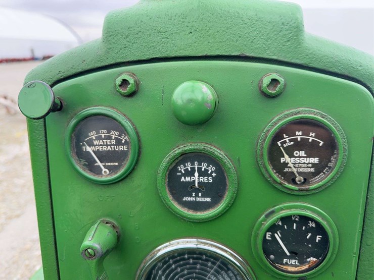 1957-john-deere-520-image-45