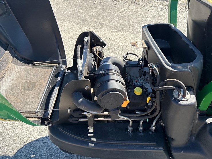 2021-john-deere-2400-image-11