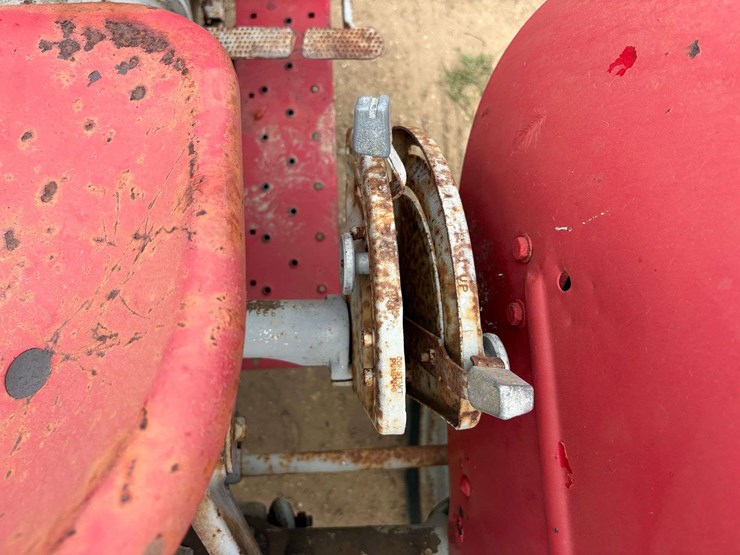 massey-ferguson-135-image-13