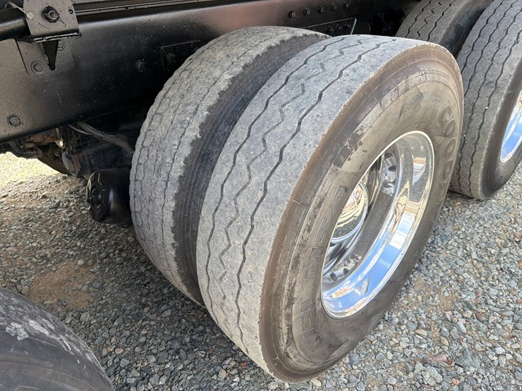 2016-kenworth-t880-image-105