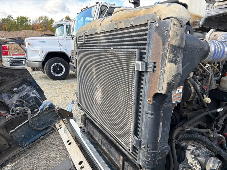 2016-kenworth-t880-image-94