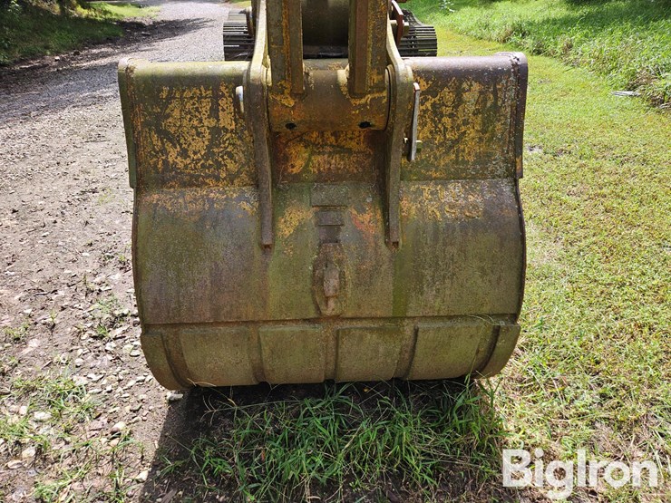 caterpillar-225-image-14