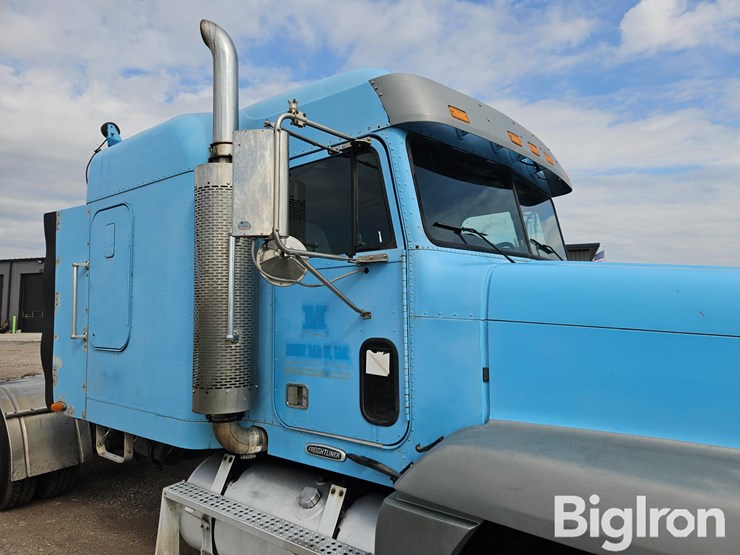 2000-freightliner-fld120-image-14
