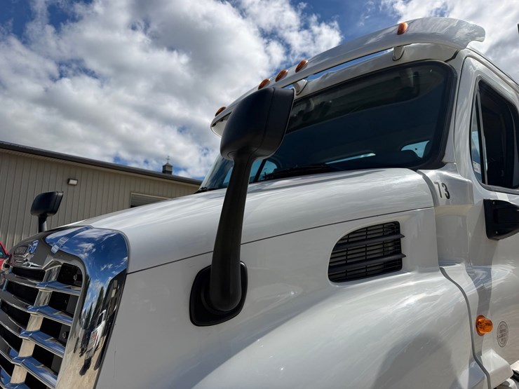 #1608-•-2019-freightliner-cascadia-single-axle-day-cab-image-10
