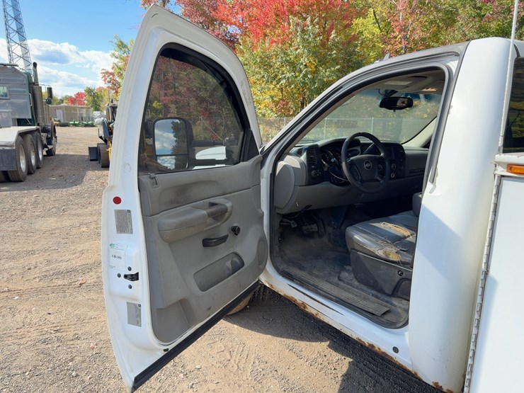 2008-chevrolet-3500hd-image-23