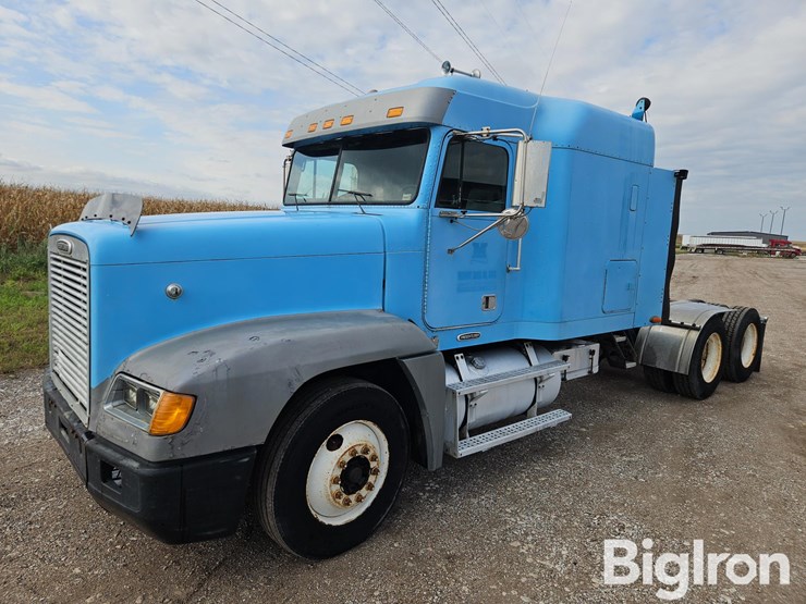 2000-freightliner-fld120-image-1