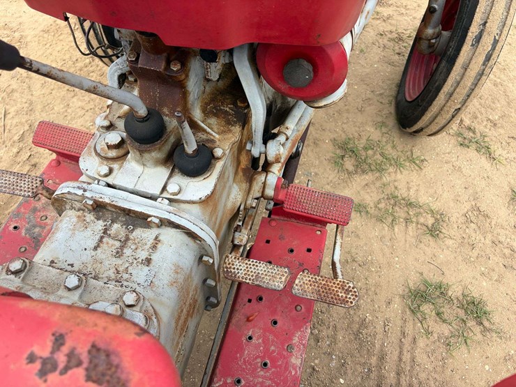 massey-ferguson-135-image-12