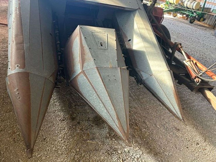 new-idea-2-wide-row-corn-picker-image-7