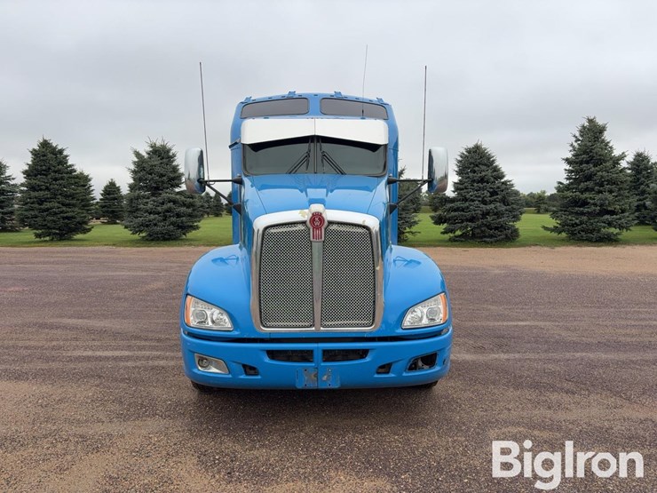 2013-kenworth-t660-image-2