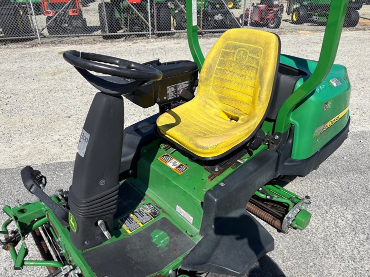 2021-john-deere-2400-image-2