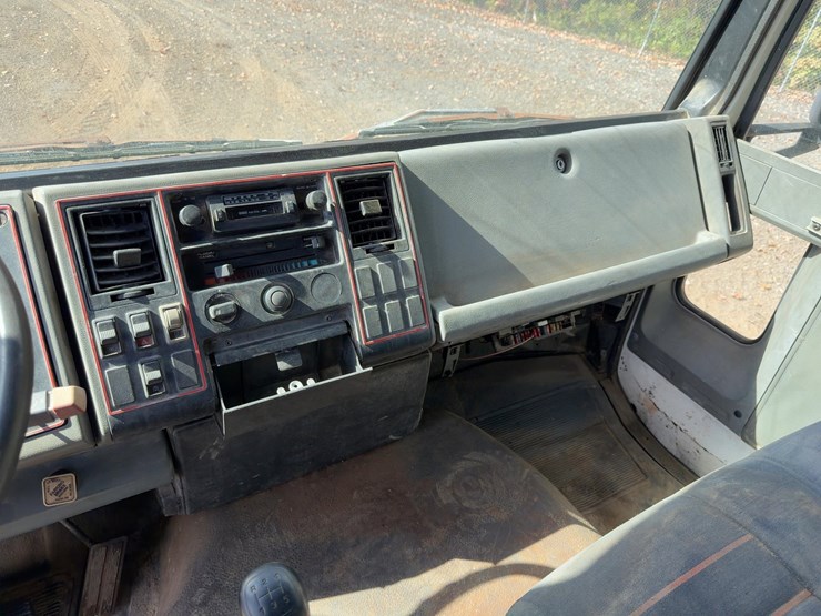 1988-ford-7000-image-20