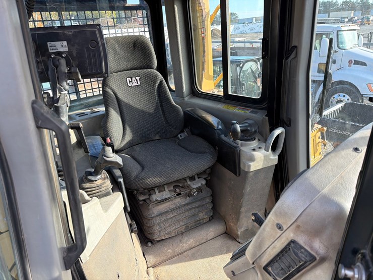 caterpillar-d6t-lgp-image-75