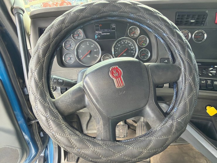 2016-kenworth-t880-image-84