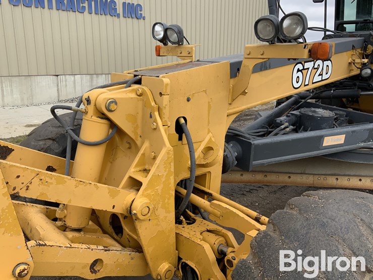2007-deere-672d-image-10