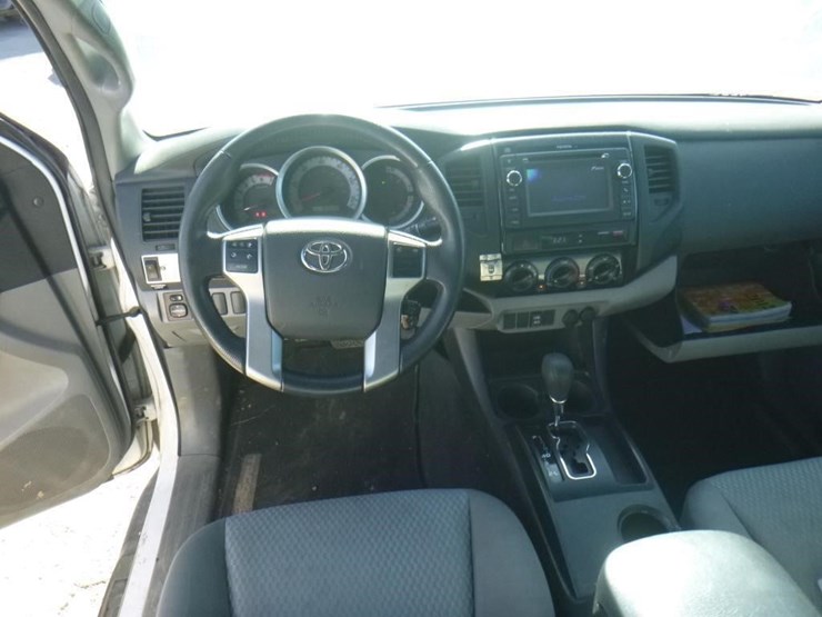 2013-toyota-tacoma-image-10