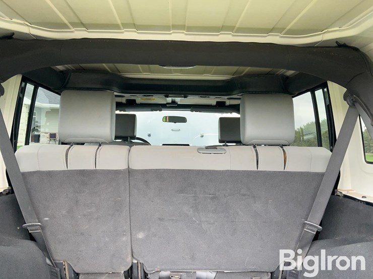 2010-jeep-wrangler-unlimited-sahara-image-19