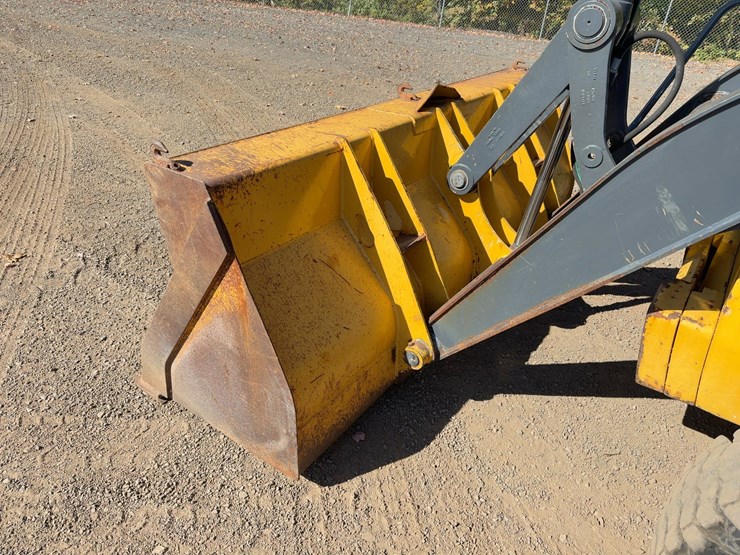 2011-deere-410j-image-10