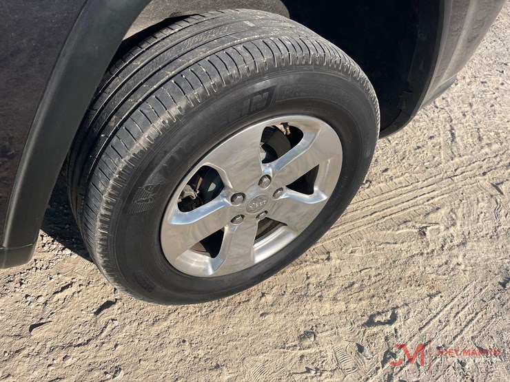 2013-jeep-grand-cherokee-limited-image-11