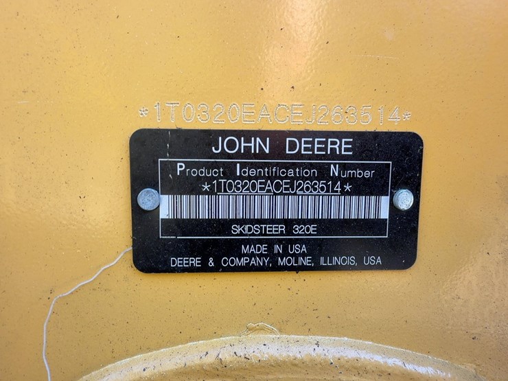 2014-deere-320e-image-21
