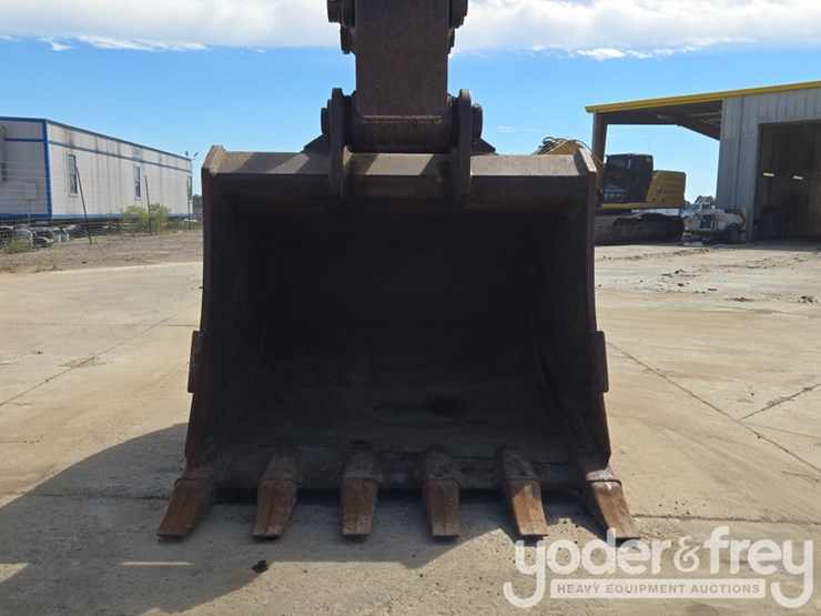 2019-deere-470g-lc-image-26