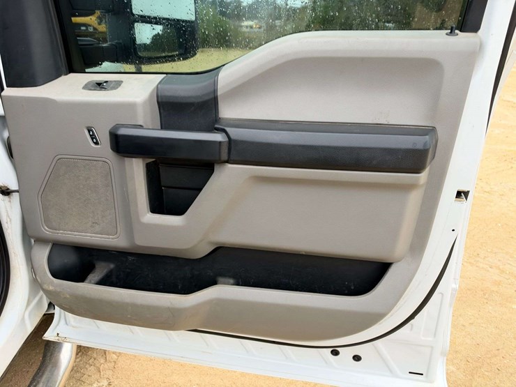 ford-f250-xl-image-17