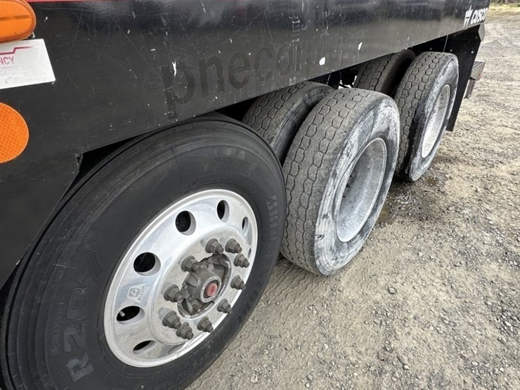 2011-peterbilt-365-image-12