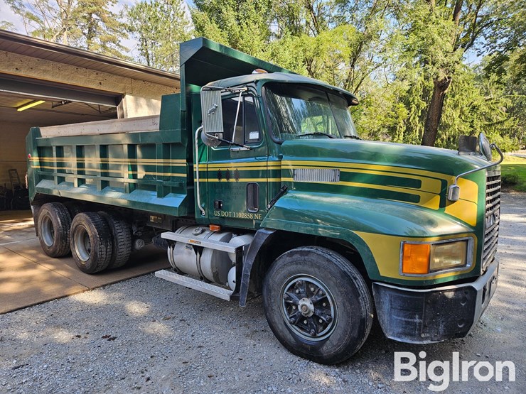 1996-mack-ch613-image-3