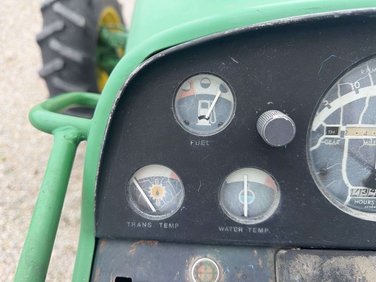 john-deere-3020-image-54