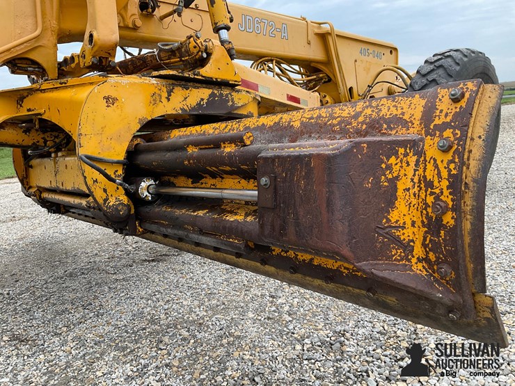 1979-deere-672a-image-10