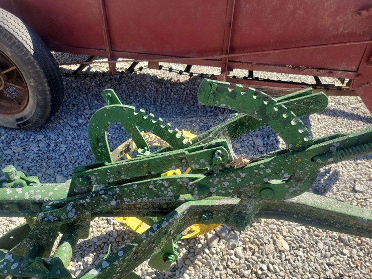 john-deere-two-bottom-plow-image-13