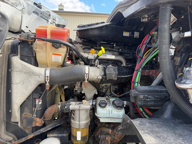 #1608-•-2019-freightliner-cascadia-single-axle-day-cab-image-48