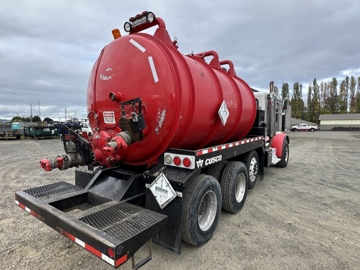 2011-peterbilt-365-image-5
