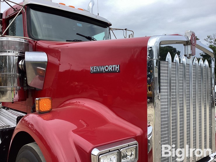 2017-kenworth-w900-image-14