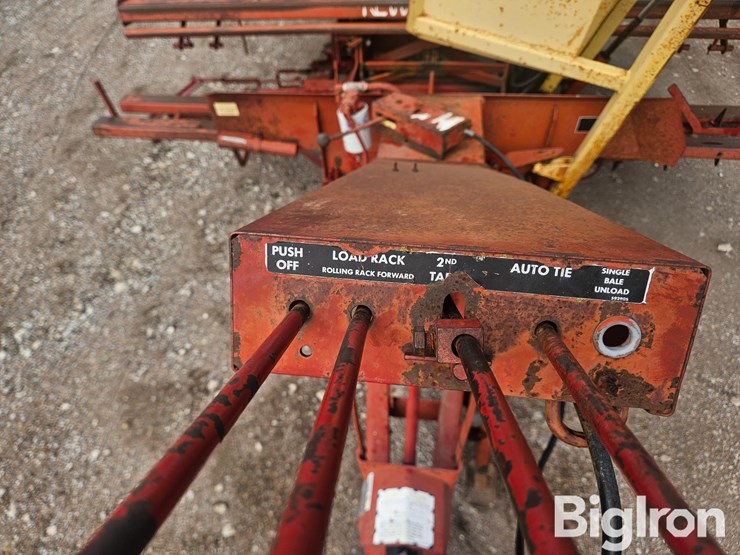 new-holland-1038-image-14